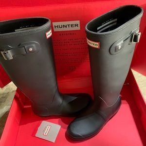 Tall Hunter black boots